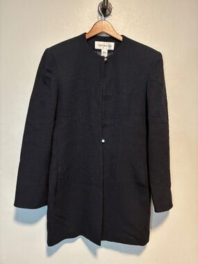 Jones New York brand navy blazer, long, structured. 100% wool. Size 4.VTG style